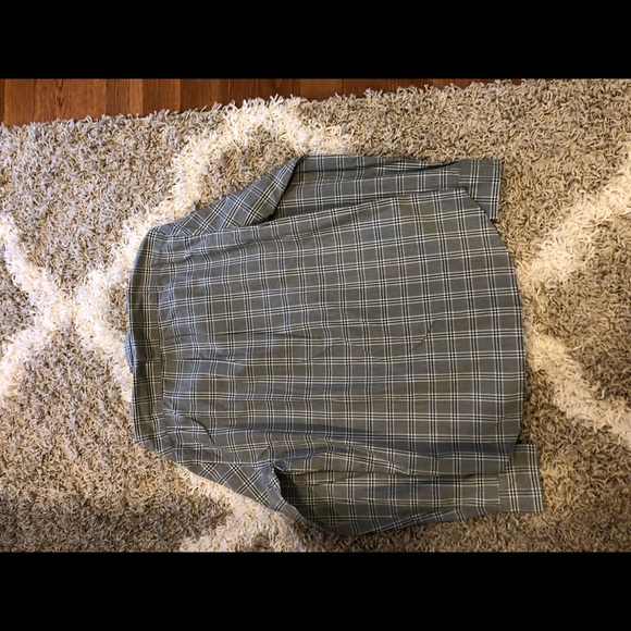 Button down - Picture 3 of 3